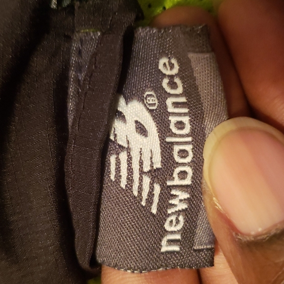New Balance Women's Running Jacket - Picture 3 of 16